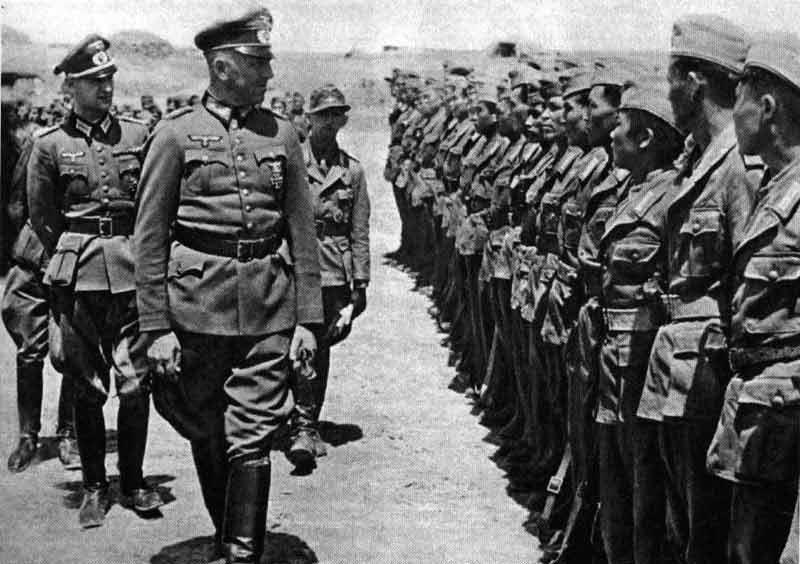 Prehliadka oddielu krymských Tatárov zaradených do nacistickej armády