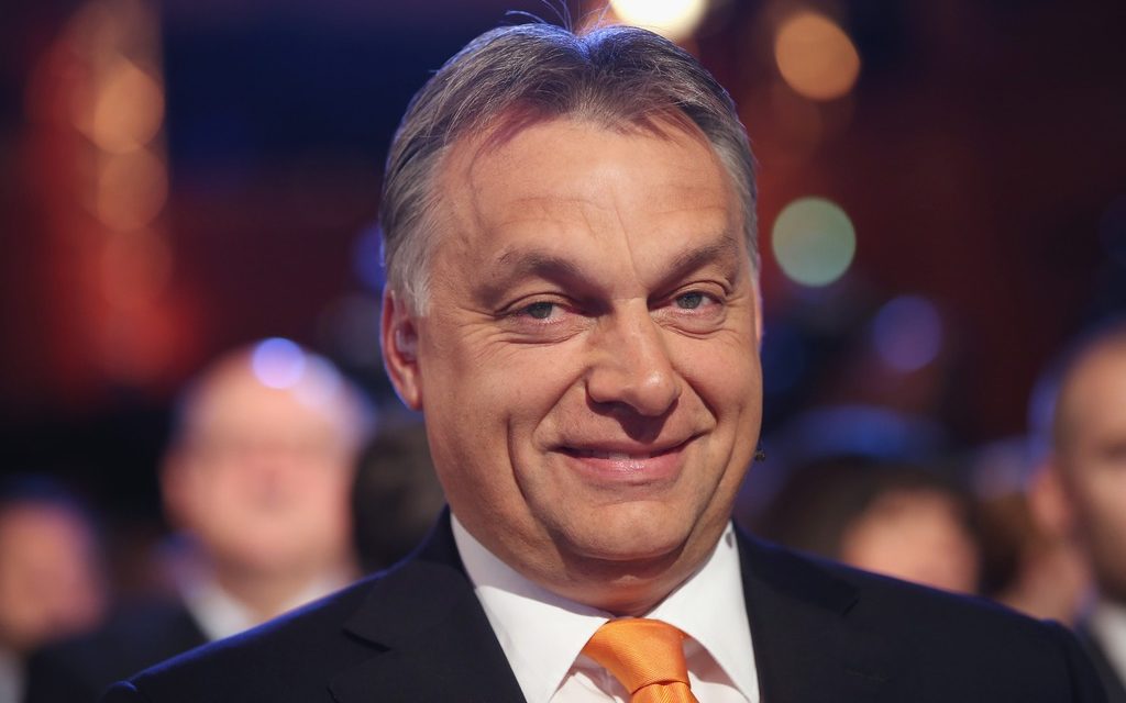 Únia je v šoku. Vláda Donalda Trumpa začína podporovať Orbána.