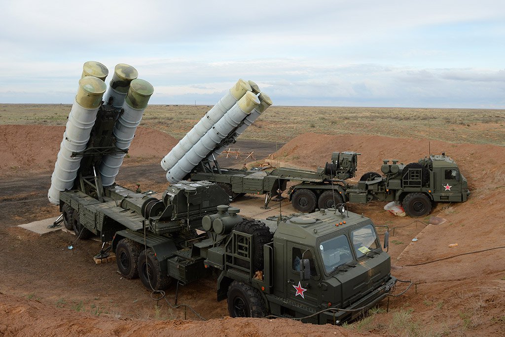 Rusko dodá rakety S-400 do Indie. Obidve strany odmietli platbu v dolároch.