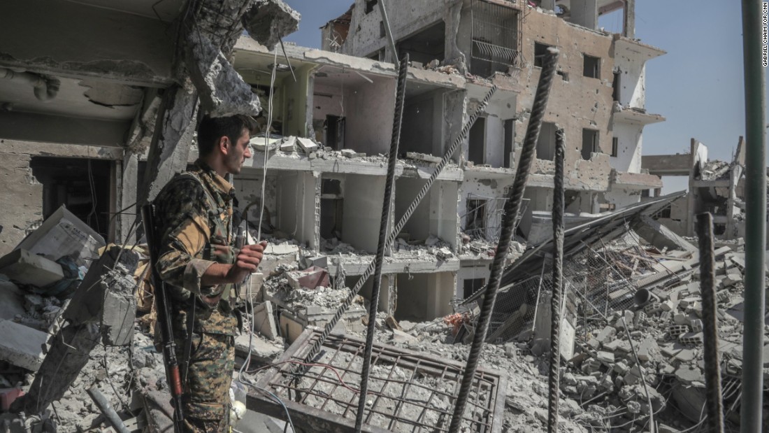 Trosky a prach: Raqqa „obetovaná“, aby bol Islamský štát porazený
