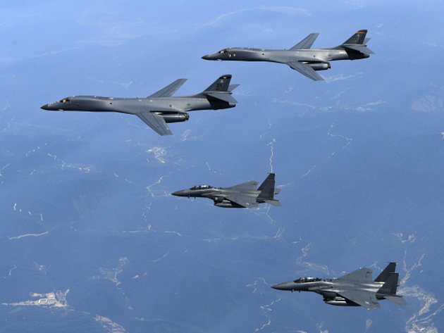REUTERS: Americké bombardéry v noci preleteli blízko KĽDR, tá pritom hrozí zostrelením