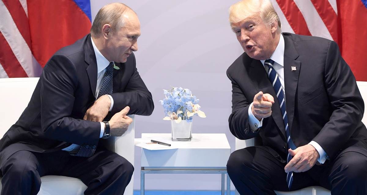 Matthew Continetti a Michael Goldfarb odmietli podiel viny na správe o Trumpovi a jeho väzbách s Ruskom