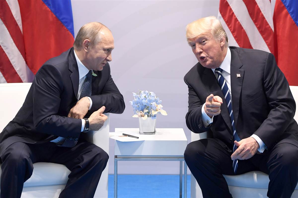 Matthew Continetti a Michael Goldfarb odmietli podiel viny na správe o Trumpovi a jeho väzbách s Ruskom
