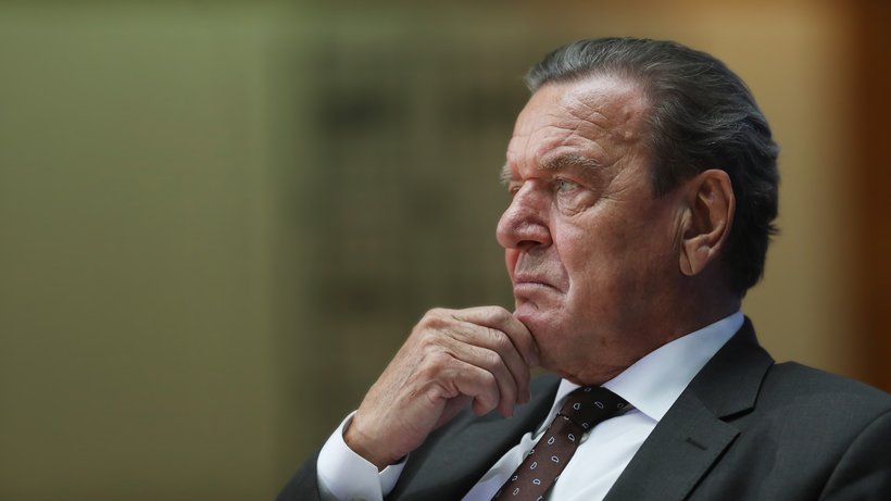 Gerhard Schröder: „V porovnaní s Trumpom môžeme byť radi, že máme Putina”