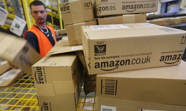 VIDEO: Vodiči Amazonu musia doručiť viac ako 200 balíkov denne, kvôli nedostatku času močia do fliaš
