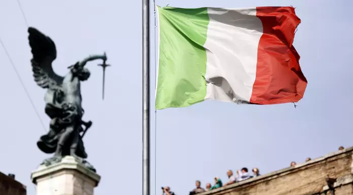Taliansky parlament rozpustený pred novými voľbami