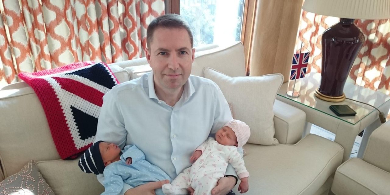 Prečo nevyhostíme britského diplomata? Je život Alfieho menej ako život Skripala?