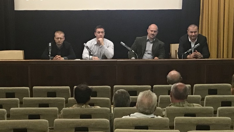 Ako Marian Kotleba farizejov bez rebríka na povalu dostal.
