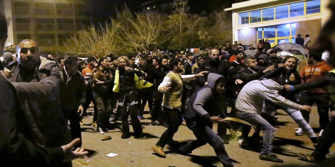 ŠTĚPÁN KOTRBA: Migrantov raz budeme strieľať
