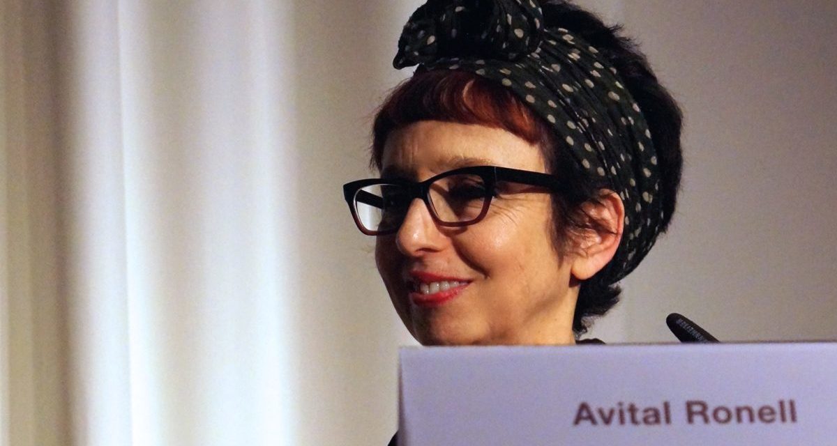 Hnutie „#metoo“ má prvú nechcenú obeť. Vyhodili profesorku za obťažovanie študenta.