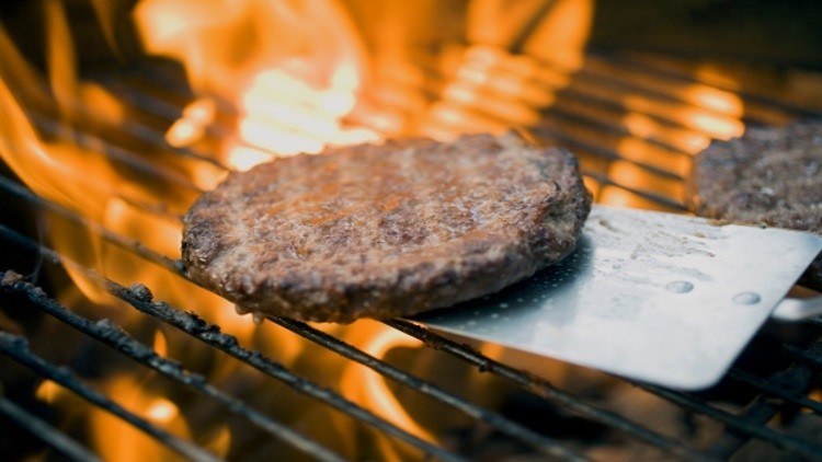 Vo Fínsku reštaurácia ponúkala burgery s príchuťou ľudského mäsa