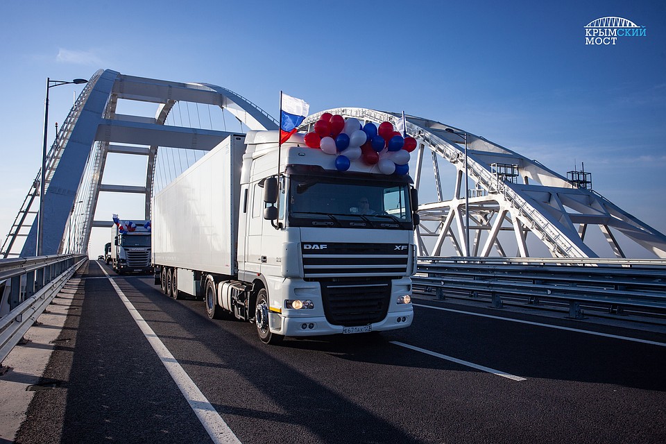 Krymský most plne otvorený pre všetky druhy dopravy