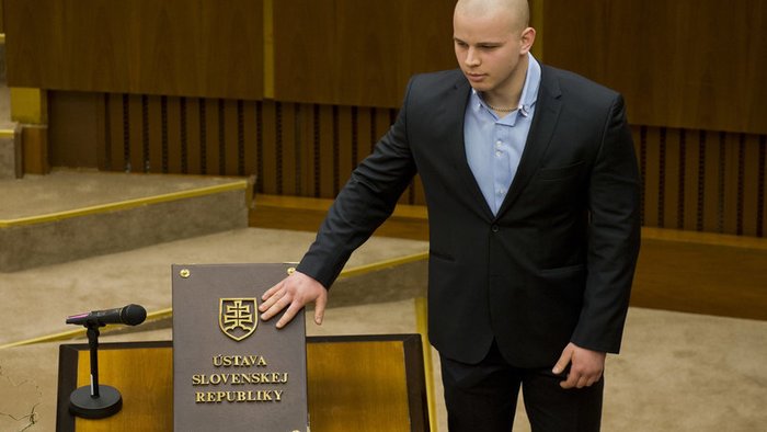 Milan Mazurek už nie je poslanec. Člen ĽSNS, známy svojou zápalistou rétorikou bol právoplatne…