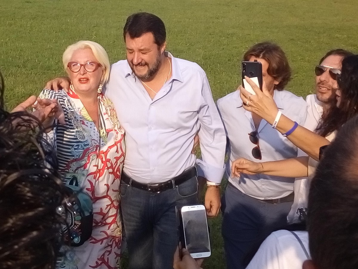 Zúfalý pokus zbaviť sa Salviniho cez represívne zložky štátu  eskaluje spoločenskú krízu v Taliansku