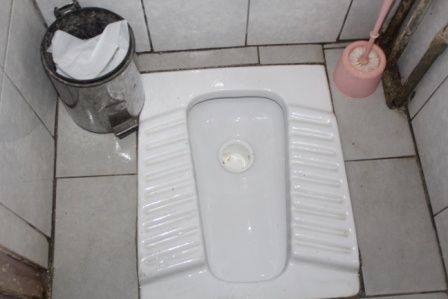 99 pohlaví na jednom WC