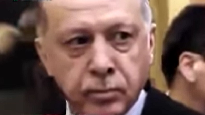 Video – Vladimír Putin inteligentne ukázal tureckému prezidentovi Erdoganovi že Rusko nie je EU.