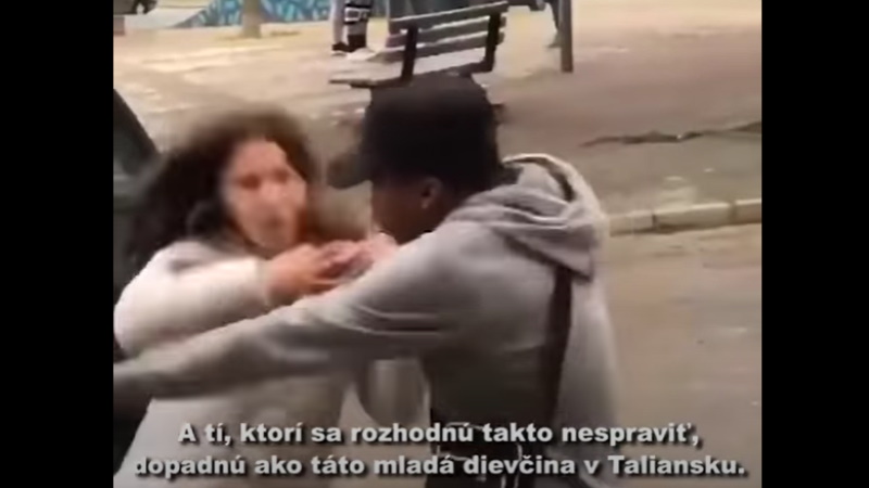 Video europoslanca Milana Uhríka – bozkávanie nôh černochom je prejav rasizmu.